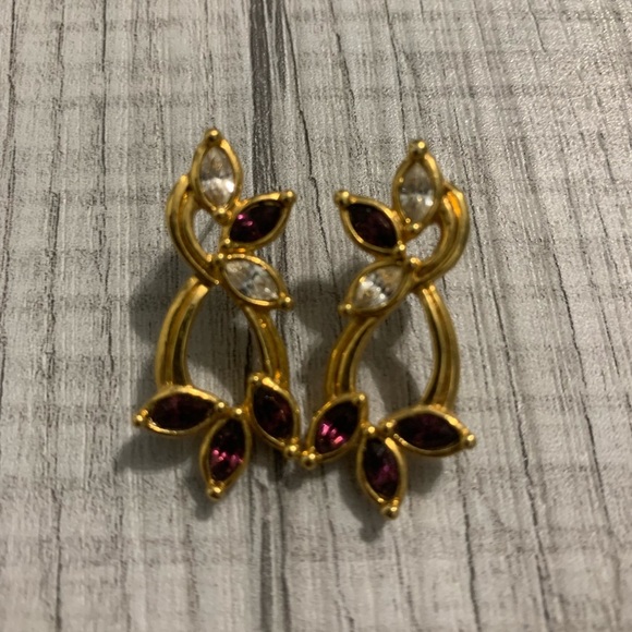 Avon Vintage Vine Design Earrings - Picture 2 of 4